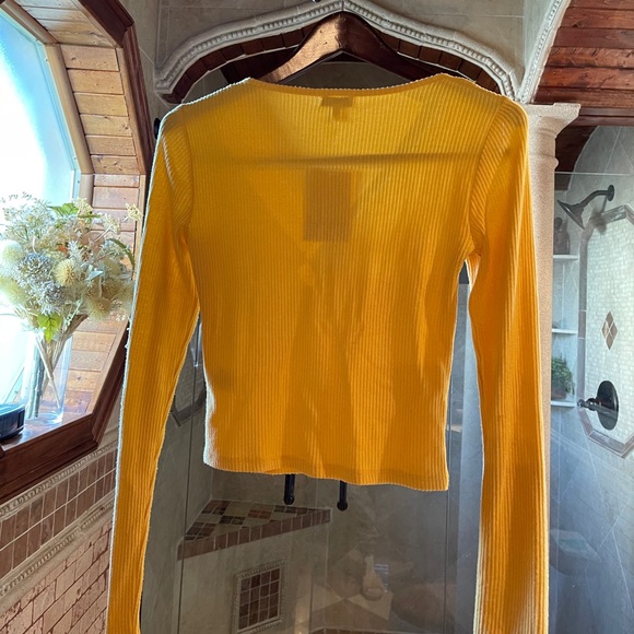 NWT Long sleeve V-Neck - Picture 2 of 3